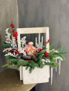 Новогодний ящик " Домик". Цветы Владивосток фото 1 &mdash; Цветочный король