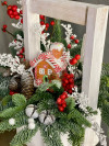 Новогодний ящик " Домик". Цветы Владивосток фото 3 &mdash; Цветочный король