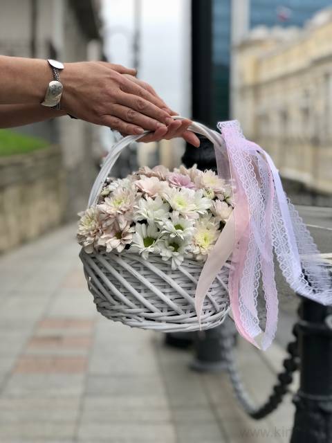 Корзинка с хризантемами