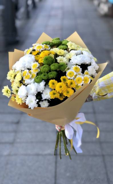 Букет разноцветных хризантем 