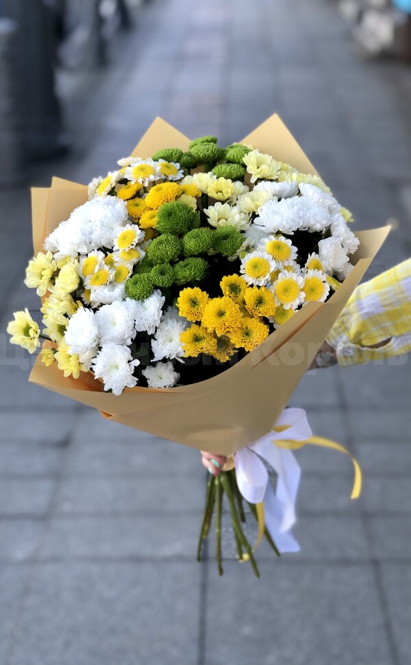 Букет разноцветных хризантем Сантини. Цветы Владивосток фото 1 — Цветочный король
