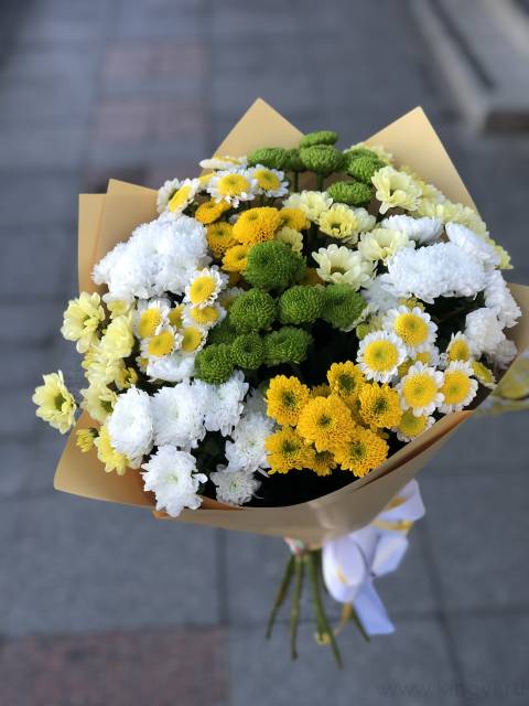 Букет разноцветных хризантем 