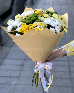 Букет разноцветных хризантем Сантини. Цветы Владивосток