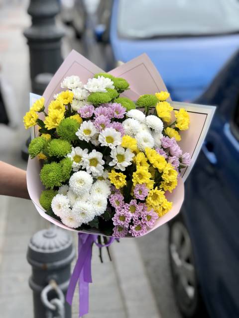 Букет разноцветных хризантем 