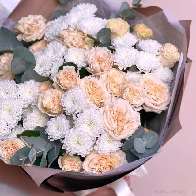 Букет из кустовых пионовидных роз "Крема"