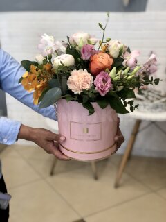 Композиция в коробке "Розовое чудо". Цветы Владивосток