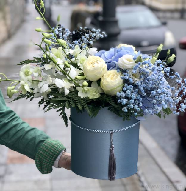 Композиция в коробкес гортензией