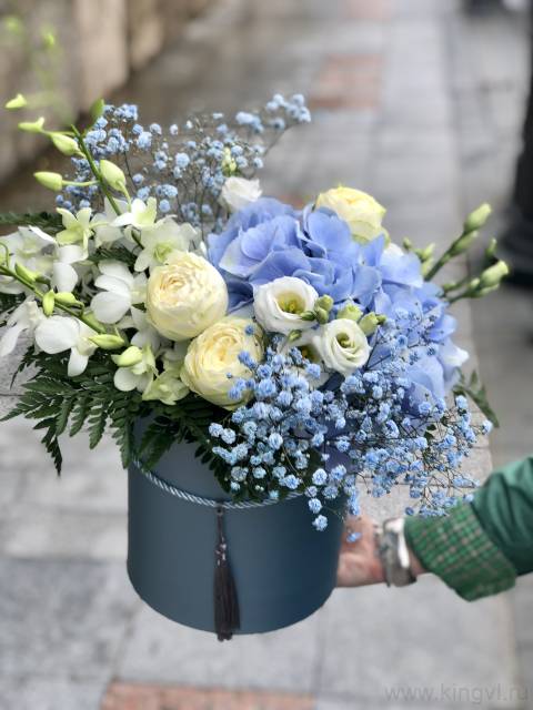 Композиция в коробкес гортензией