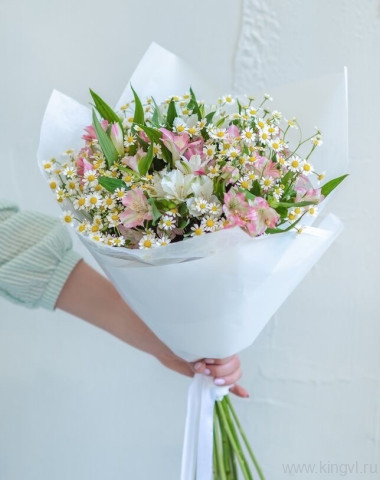 Букет из альстромерии и матрикарии — Цветочный король