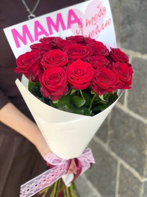 Букет из 15 красных роз "Маме"