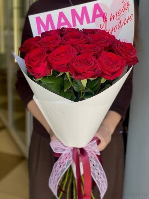 Букет из 15 красных роз "Маме"