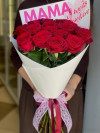 Букет из 15 красных роз "Маме". Цветы Владивосток фото 1 — Цветочный король