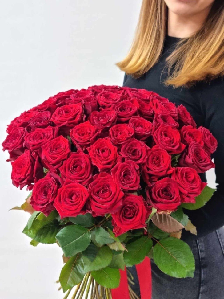 Букет из 51 красной розы . Цветы Владивосток фото 1 — Цветочный король