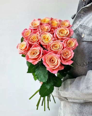 Букет из 15 роз &quot;Мисс Пигги&quot; — Цветочный король