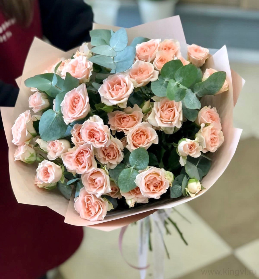 Кустовые розы  c зеленью . Цветы Владивосток фото 1 &mdash; Цветочный король