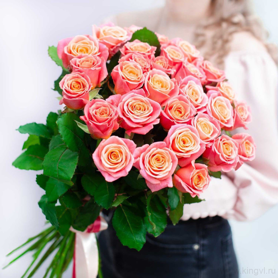 Букет из 31 розы "Мисс Пигги". Цветы Владивосток фото 1 — Цветочный король