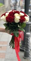 Букет из 25 бело-красной розы . Цветы Владивосток фото 4 — Цветочный король
