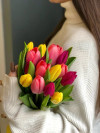 Букет разноцветных тюльпанов (15 шт). Цветы Владивосток фото 2 &mdash; Цветочный король