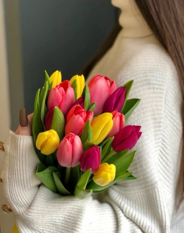 Букет разноцветных тюльпанов (15 шт) &mdash; Цветочный король