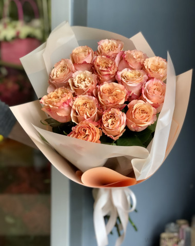 Букет из 15 нежных пионовидных роз — Цветочный король