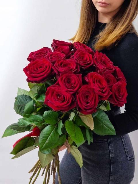Букет из 17 красных роз 