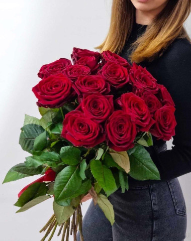 Букет из 17 красных роз  — Цветочный король