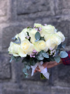 Букет невесты из роз и хамелациума. Цветы Владивосток фото 1 — Цветочный король