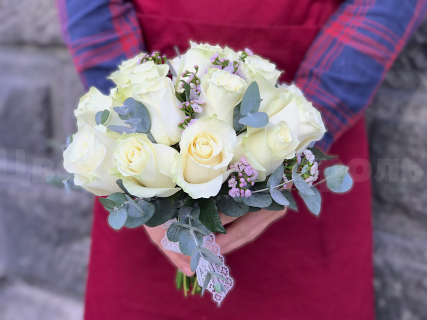 Букет невесты из роз и хамелациума. Цветы Владивосток