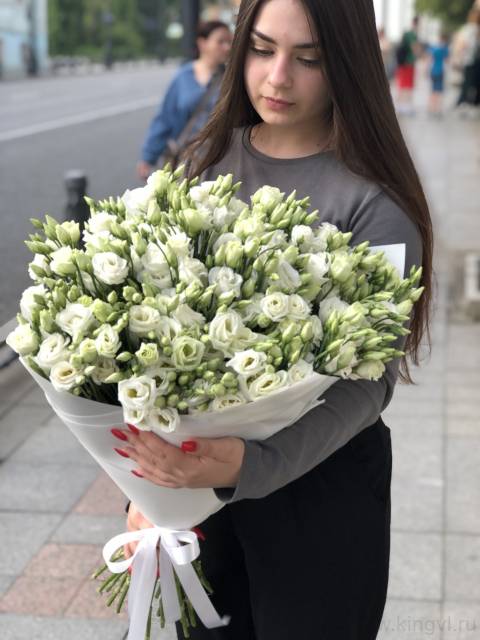 Букет из 31 эустомы