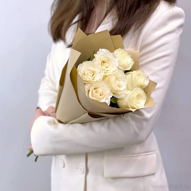 Букет белых роз (7шт)
