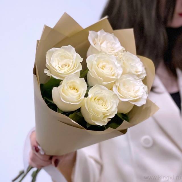 Букет белых роз (7шт)
