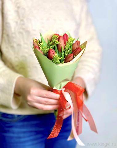 Мини-букет с тюльпанами и солидаго 2 — Цветочный король