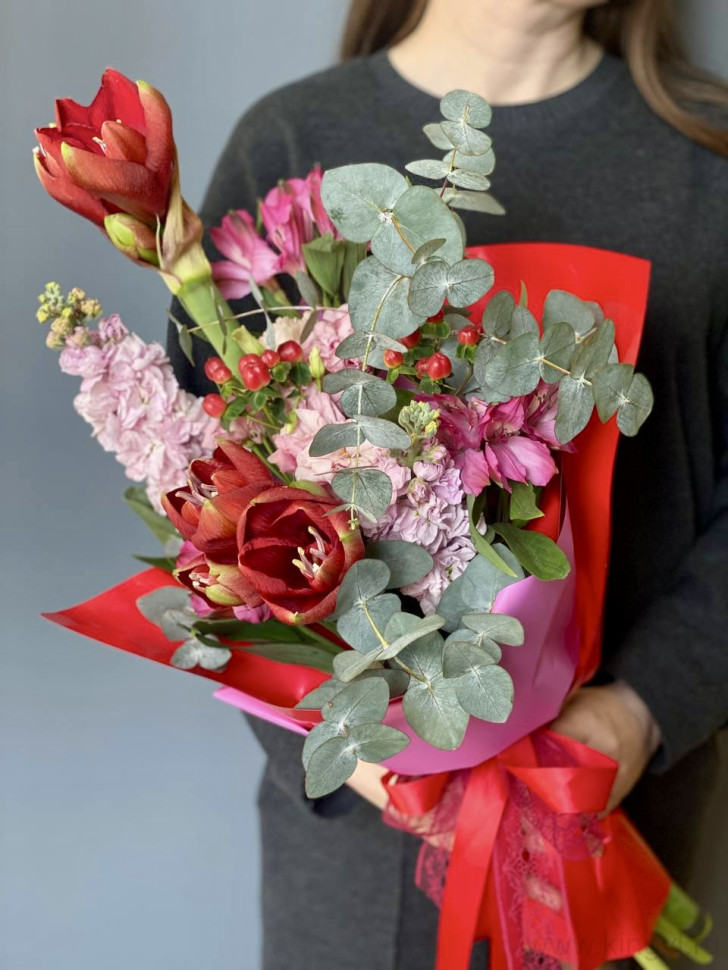 Букет с Амариллисом. Цветы Владивосток фото 1 &mdash; Цветочный король