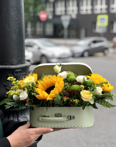 Композиция &quot; Солнечное обаяние&quot;в чемоданчике — Цветочный король