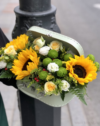 Композиция &quot; Солнечное обаяние&quot;в чемоданчике — Цветочный король