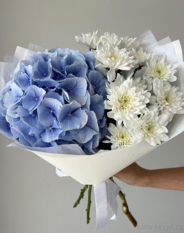 Букет с гортензией «Голубой шелест» — Цветочный король