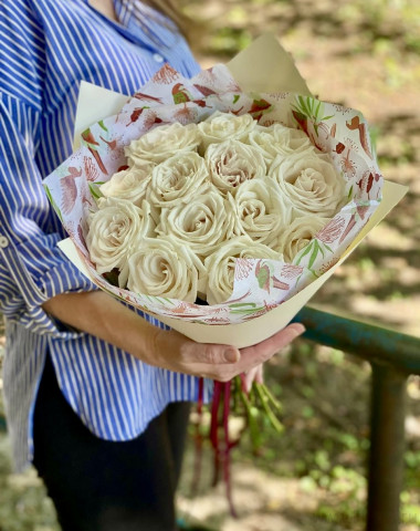 Букет  из 13 роз Рlaya blanca — Цветочный король