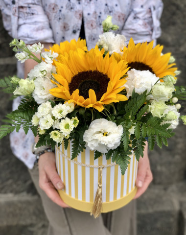 Композиция &quot; Летнее сияние&quot; с подсолнухами — Цветочный король