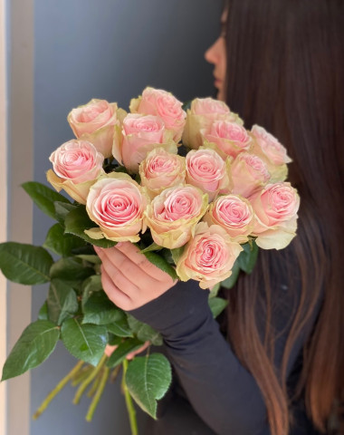 Роза «Фрутетта» — Цветочный король