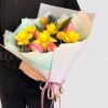 Букет с нарциссами и тюльпанами. Цветы Владивосток фото 2 — Цветочный король