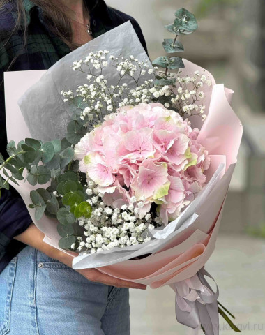 Букет из гортензии и гипсофилы — Цветочный король