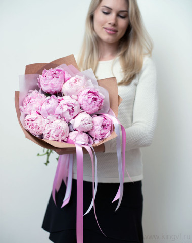 Пионы Сара Бернар — Цветочный король