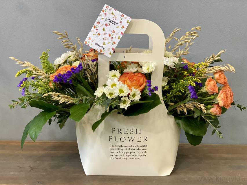 Цветочное ассорти в крафт-сумочке 