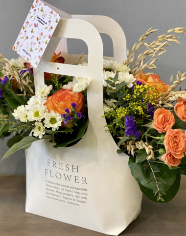 Цветочное ассорти в крафт-сумочке  — Цветочный король