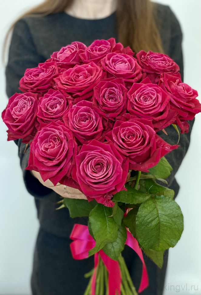 Букет из 15 малиновых роз. Цветы Владивосток фото 1 — Цветочный король