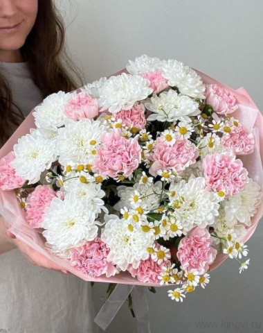 Букет из хризантем и диантусов  — Цветочный король