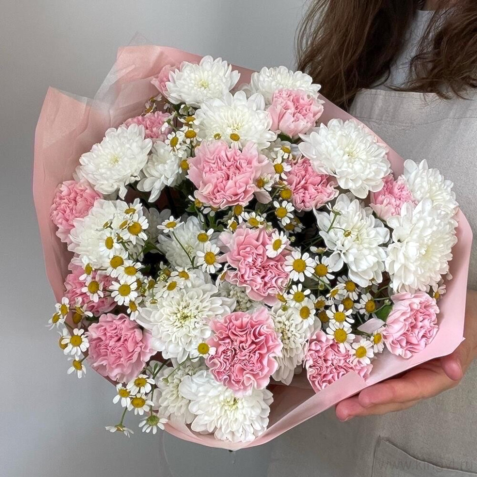 Букет из хризантем и диантусов . Цветы Владивосток