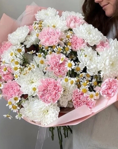 Букет из хризантем и диантусов  — Цветочный король