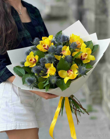 Букет из орхидеи и эрингиума — Цветочный король