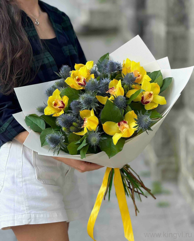 Букет из орхидеи и эрингиума. Цветы Владивосток